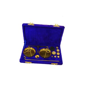 Ancien poids d'orfèvre traditionnel (tarazu) pièce maîtresse Balance en laiton Balance Justice Law Scale Décoration Vintage Apothecary - Product Image 1