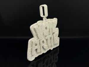 Colgante de Acero Inoxidable con Diamantes de Imitación, Diseño de Dibujos Animados Personalizado, Estilo Hip Hop - Product Image 3