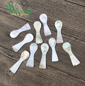 ช้อนคาเวียร์คลาสสิก ขนาด 6 ซม. ผลิตจากเปลือกหอยมุกหลากสี ช่วยให้สนุกกับคาเวียร์ได้เต็มที่ ของขวัญอันมีความหมาย - Product Image 3