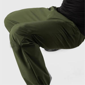 กางเกงจ็อกเกอร์สำหรับผู้ชายกางเกงกีฬาสำหรับใส่แล้วดูทันสมัยพร้อมตะเข็บปักแบบสีทึบ - Product Image 4