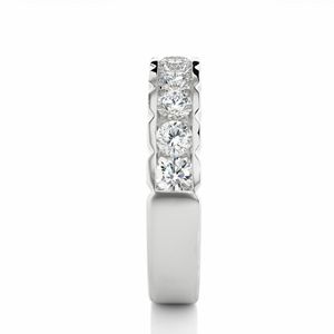 Anillo de Boda de Laboratorio con Corte Redondo y Engaste de Canal para Mujer - Product Image 3