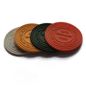 Patchs en caoutchouc PVC en forme de cœur personnalisés, noir, blanc, rouge, 3D en relief, écologiques, à coudre pour vêtements et chapeaux - Product Image 4