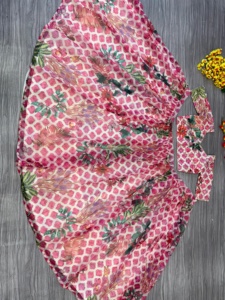 El Más Hermoso Lehenga Choli de Seda de Moda para Fiestas de Invierno con Estampado Floral - Product Image 3