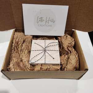 Ensemble de sous-verres en résine classique le plus vendu avec boîte-cadeau sous-verres en pierre époxy pour les cadeaux de vente au détail en ligne mondiaux - Product Image 2