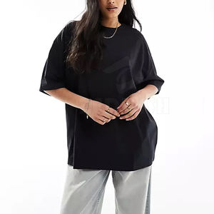 Las camisetas de mujer de gran tamaño combinan perfectamente con pantalones vaqueros o mallas como camisetas de mujer de gran tamaño - Product Image 1