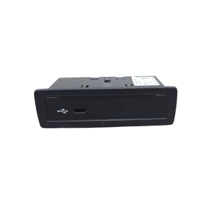 Puerto USB para Mercedes Clase A (W177) A2478203902 (18>) - Product Image 1