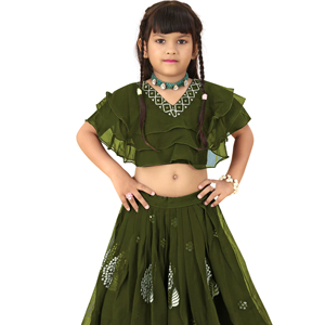 Shoryam - Conjunto de Moda para Niñas: Choli de Georgette con Capas y Lehenga Bordada hasta el Suelo, Verde Mehandi, para Fiestas Étnicas y Festivales - Product Image 1