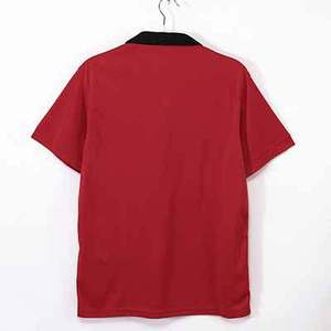 Maillot de football rétro personnalisé en polyester respirant avec short et design vintage authentique pour club de gros - Product Image 2