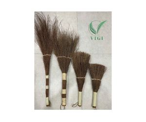 Balai vietnamien fait main avec tiges d'absinthe naturelle et manche en bambou - Product Image 3