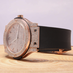 Reloj con cinturón de goma de café de tono rosa elegante de alta calidad, reloj de diamante Moissanite, reloj completamente helado Hip Hop Bust Down - Product Image 5