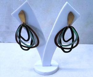 Pendientes de tuerca de metal dorado antiguo Pátina multicolor Pintado a mano Nuevo diseño Ropa de fiesta Brazaletes negros de moda - Product Image 2