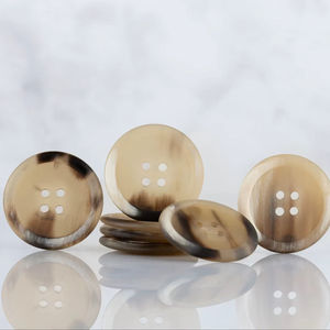 Botones de Cuerno de Búfalo Natural al por Mayor, Acabados y Coloridos para Accesorios de Ropa, Alta Calidad - Product Image 1