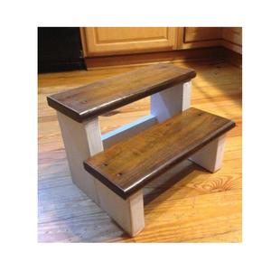 Tabouret d'escalier en bois robuste et durable, fabriqué à la main, idéal pour atteindre les armoires, les étagères hautes, les garde-manger et les tâches quotidiennes - Product Image 1