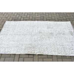 Tapis turc 3,7x7 pieds, tapis vintage, tapis à bordures blanches et grises - Product Image 3