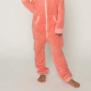 Combinaison en polaire zippée pour enfants, de qualité supérieure, sur mesure, confortable, design élégant, parfaite pour le coucher et les tenues décontractées - Product Image 2