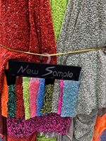 Tissu en velours de luxe avec des embellissements de paillettes complexes et des techniques de tricot tissé, collection de création de mode 2025 par HitJem