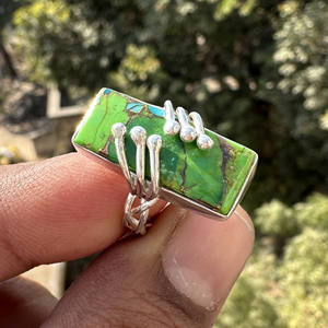 Bague en turquoise verte avec serti clos, en argent sterling fait main, style bohème, forme rectangulaire, bijoux pour femmes - Product Image 2