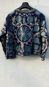 Veste d'hiver indienne à la mode pour femmes et manteau Kimono brodé en velours Suzani unisexe pour femmes - Product Image 2