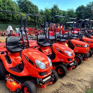 Tondeuse à gazon Kubota 4x4, petit tracteur. - Product Image 5