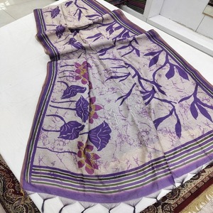 Vêtements occasionnels en soie Dhanwari avec imprimé floral et bordure Zari Saree Fabricant d'Inde au taux le plus bas - Product Image 1