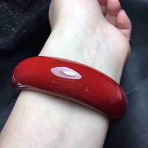 Bracelet de manchette en résine de style vintage hautement poli et personnalisé pour femmes d'Inde - Product Image 1