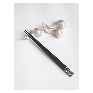 Reposa Palillos de Concha Marina, Soporte Natural para Palillos y Cucharas para Comer al Estilo Japonés, Hecho en Vietnam - Product Image 3