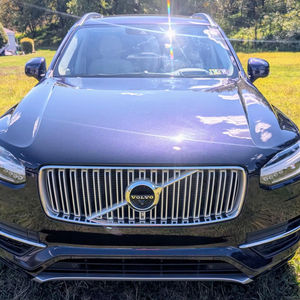Volvo XC90 T8 E-AWD Excellence 2017 Usado, Modelo de Lujo Ultra-Raro, Motor Híbrido Enchufable de 400 hp, Color Azul Metálico Mágico - Product Image 2
