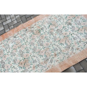 Tapis de 3,7 x 6,8 pieds, tapis turc vintage, tapis en laine à imprimé animalier orange et vert - Product Image 5