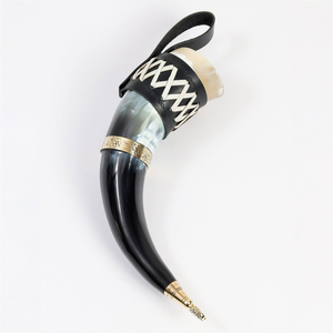 Tasse à corne à boire médiévale attrayante polie avec ceinture en cuir d'animal corne de bière à pointe en laiton fête nautique par artisanat de luxe - Product Image 1