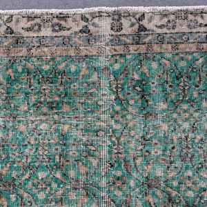 Alfombra Turca de 6.3x9.5 pies, Alfombra Vintage, Alfombra Verde con Diseño Floral de Lana - Product Image 3