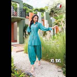 Conjunto de Cordón Bordado a Mano con Estampado en Relieve de Crepé Satinado de Alta Calidad, Ropa India Pakistaní para Mujer para Ocasiones Especiales - Product Image 3