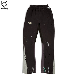 กางเกงวอร์มผ้าฟลีซทรงบานสำหรับผู้ชายเอวยางยืดพิมพ์ลายสกรีนผ้าไหมแบบลำลองพร้อมการตกแต่งทาสี - Product Image 4