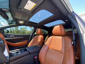 Nissan Maxima Platinum Reserve 2020, faible kilométrage, boîte de vitesses automatique, direction à gauche, pneus R20, état sombre - Product Image 2