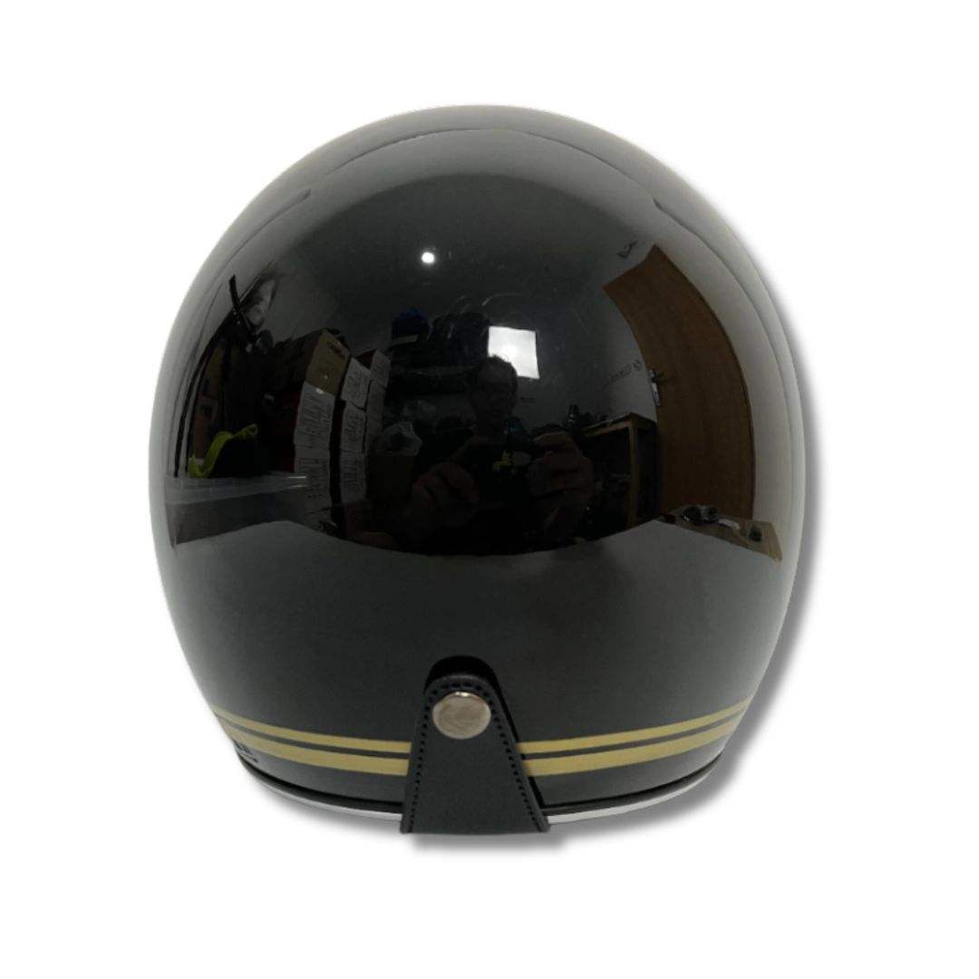 สีดำมันวาว