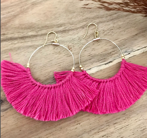 Boucles d'oreilles pendantes tendance multicolores en soie et polyester avec franges et pompons, style bohème, pour un look affirmé - Product Image 1