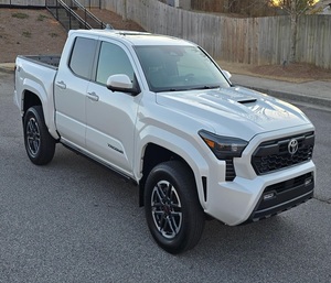 Toyota Tacoma TRD Sport 2024 Impecable, Doble Cabina, 4x4 - Product Image 1