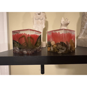 เรซิ่นทรงลูกบาศก์ Eternal Bloom พร้อมดอกไม้และหิน - ที่ทับกระดาษและของตกแต่งสำหรับเป็นของขวัญ - Product Image 4