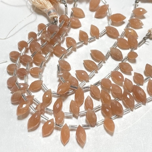 Cuentas de Briolette con forma de marquesa facetadas de piedra lunar de melocotón natural, piedras preciosas al por mayor para suministros de joyería - Product Image 1