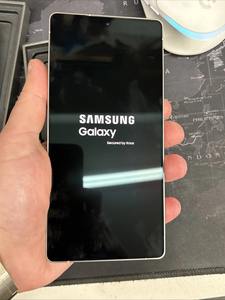 Nuevo Samsung Galaxy S25 / S25 Ultra Auténtico de 6.9 Pulgadas con S Pen, Grabación de Video 8K, IA y Visión Nocturna - Product Image 3