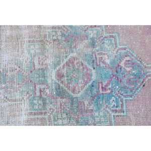 Petit tapis vintage 1,5x3,3 pi (45x100 cm), tapis turc en laine à motifs floraux roses - Product Image 5