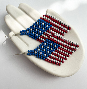 Pendientes Largos con Cuentas de la Bandera Americana Hechos a Mano - Pendientes Patrióticos con Borlas - Dorados - Product Image 2