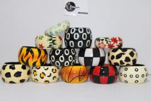 Nuevas pulseras y brazaletes de madera de diseño elegante de moda para mujer, brazalete de color de madera tradicional de círculo negro y color blanco - Product Image 4