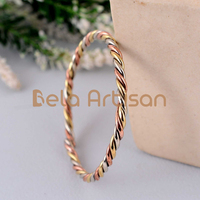 Gelang Kabel Magnet Kuningan Modern Buatan Tangan di India oleh Bela Artisan Unisex
