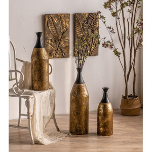 Floreros de hierro y latón de metal de alto estándar, juego de tres floreros de suelo rústico decorativos interiores - Product Image 5