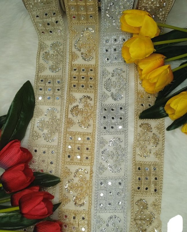 Fashion Embroidered Lace Fabric for Garments