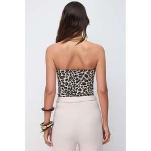 เสื้อครอปแบบไม่มีสาย - Product Image 5