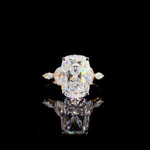 แหวนเพชรทรงคุชชั่นคัท 14KT ชุบทองคำขาว สำหรับผู้หญิง ขายส่ง หรูหรา สี E ได้รับการรับรองจาก IGI น้ำหนัก 4.00 กะรัต เพชรเลี้ยงในห้องปฏิบัติการ ความใส VVS2 - Product Image 1