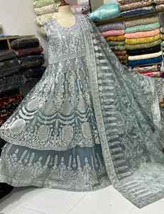 Hermoso bordado trabajo de piedra hecho a mano paquistaní Lehenga Choli indio y ropa paquistaní para bodas precio - Product Image 4