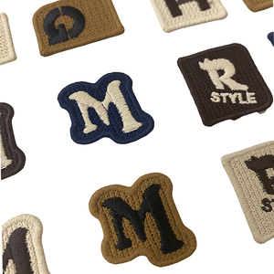 Parches de Chenilla Bordados en 3D Personalizados, Termoadhesivos, Lindos Logotipos Personalizados para Ropa y Gorras - Product Image 2