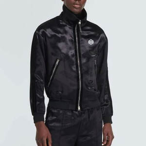 Chaqueta Bomber de satén Street Style reina en esta icónica chaqueta Bomber de satén - Product Image 1